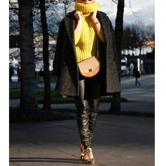 Banana Republic sweater - Picture 3 of 5